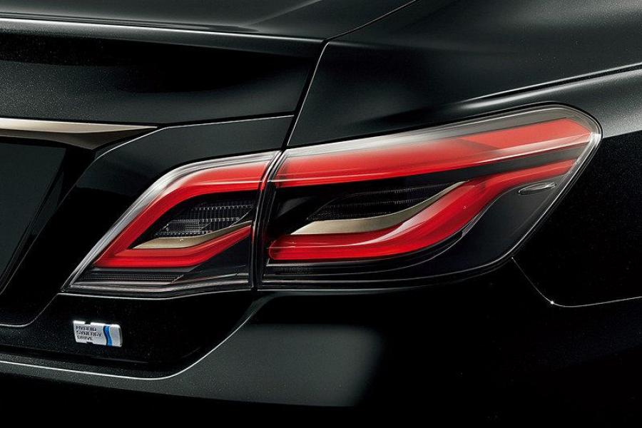 Детали экстерьера Toyota Crown Sport Style Hybrid 2019 года  (фото 12 из 18)